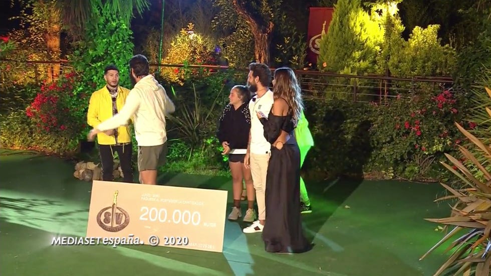 jorge pérez y omar montes se saltan las normas de seguridad de 'supervivientes' dándose un abrazo en la final