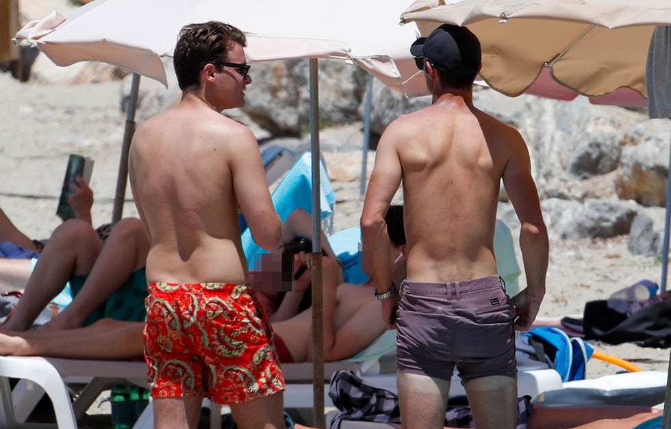 josé bono jr y su novio, aitor gómez tuvieron que posponer su boda por la pandemia del covid 19 pero eso no ha impedido que la pare disfrute de su 'no luna de miel' en ibiza