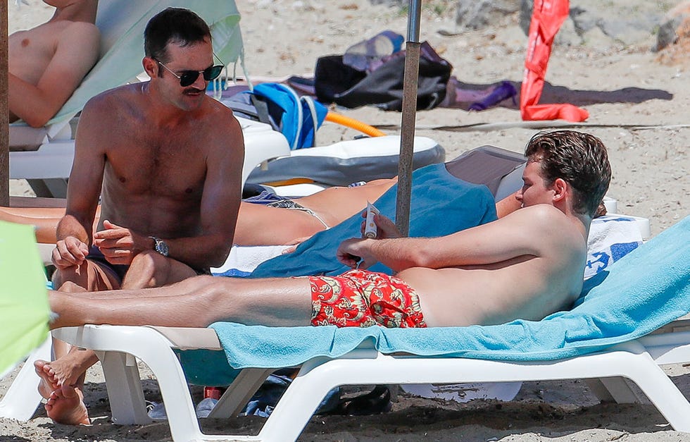 josé bono jr y su novio, aitor gómez tuvieron que posponer su boda por la pandemia del covid 19 pero eso no ha impedido que la pare disfrute de su 'no luna de miel' en ibiza