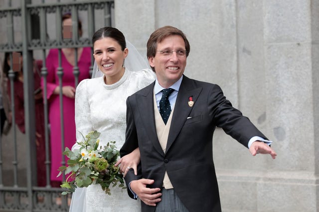 josé luis martinez almeida y teresa urquijo en el dia de su boda