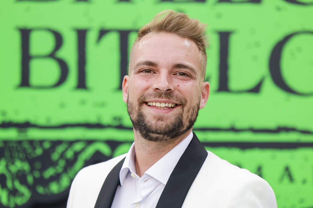 el hijo de carmen borrego en el estreno de bitelchus, bitelchus