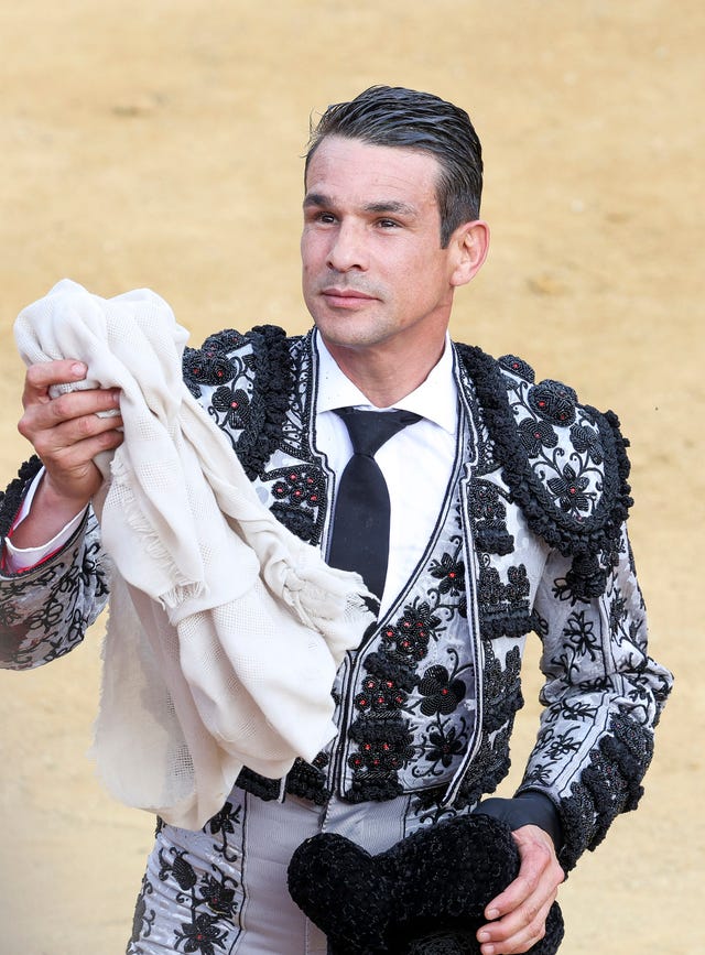 jose maria manzanares con traje de luces