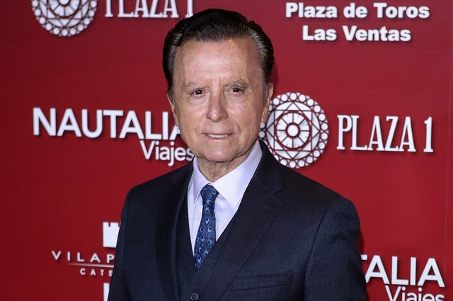 ortega cano posando en un photocall en el festival de taurino de san isidro