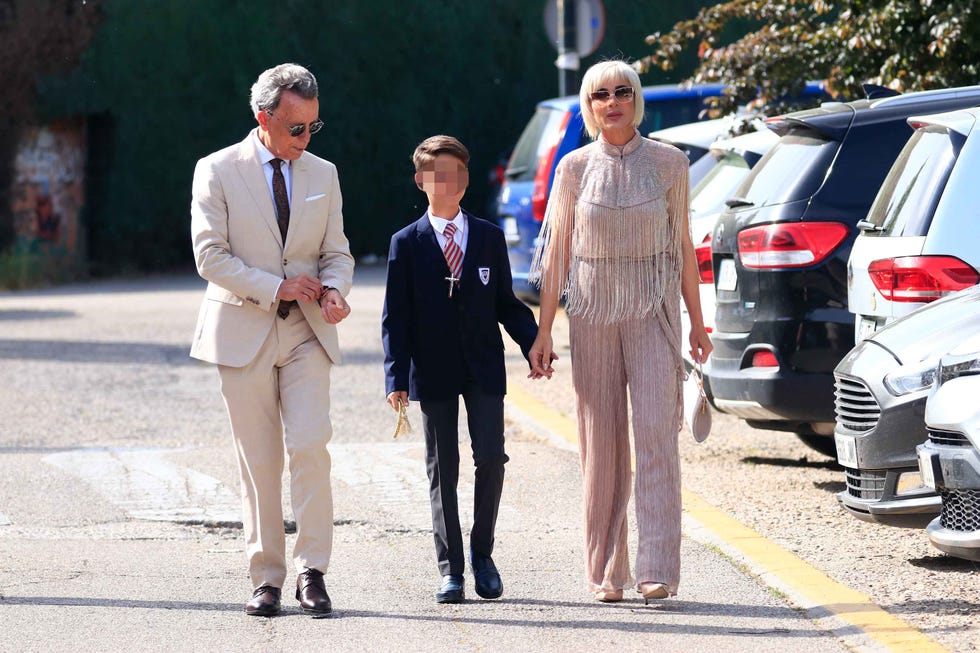josé ortega cano y ana maría aldón reaparecen juntos en la comunión de su hijo ante la ausencia de gloria camila ortega
