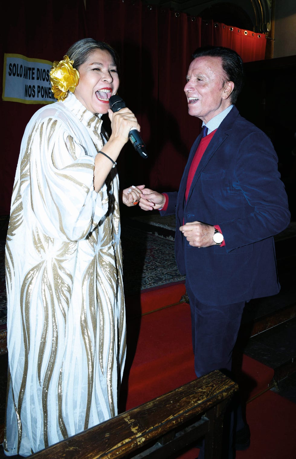 José Ortega Cano cantando