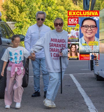 jose ortega cano ejerce de abuelo con su nieta rocio acompanado de rocio flores