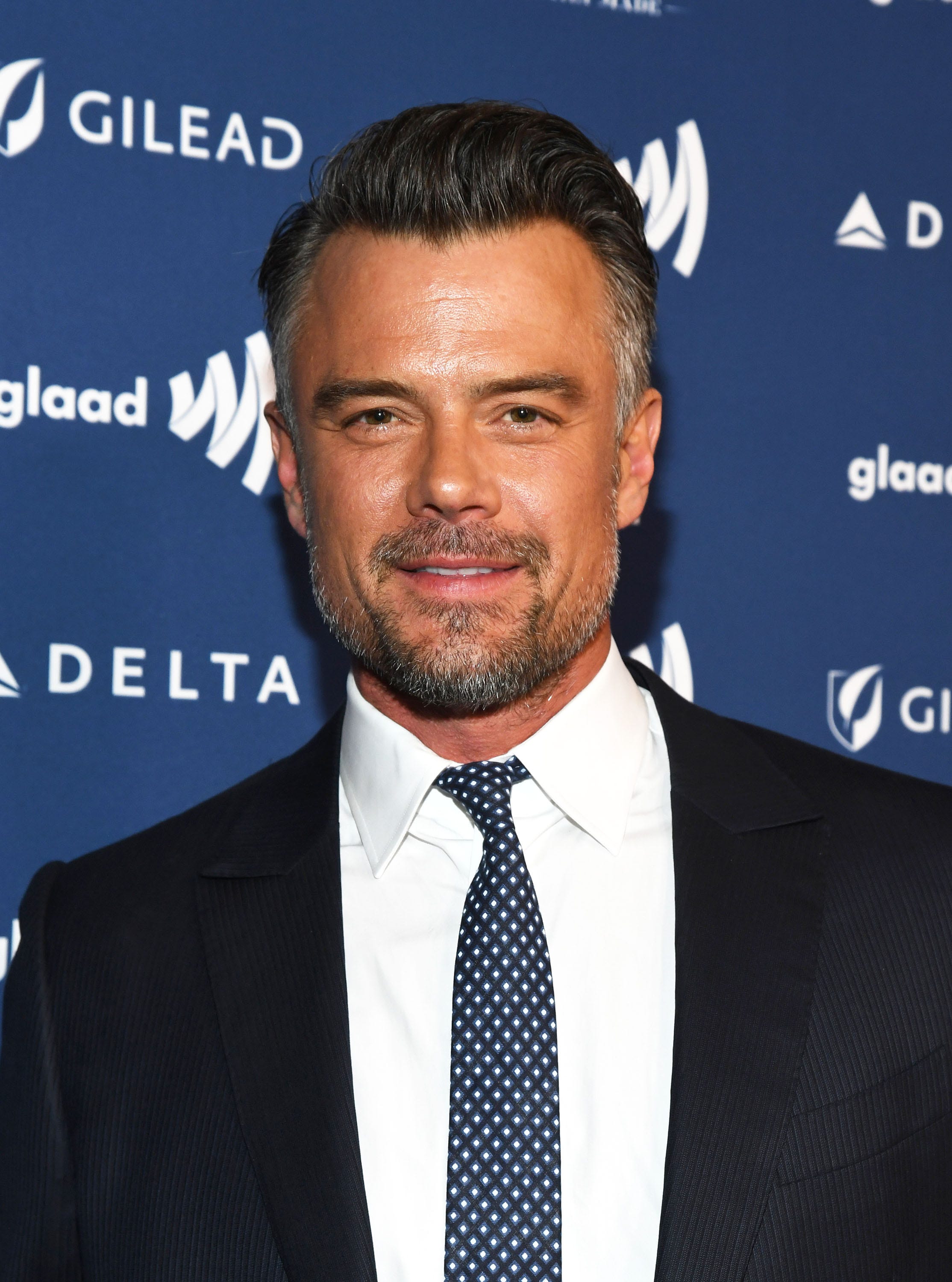 Josh Duhamel replacing Emilio Estevez in Mighty Ducks show