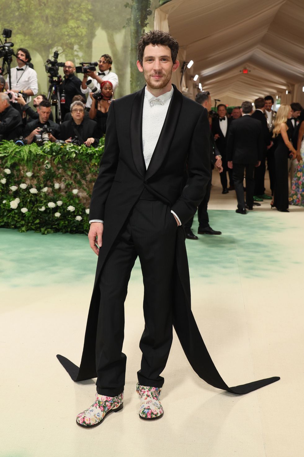 new york, new york may 06 josh oconnor attends the 2024 met gala celebrating sleeping beauties reawakening fashion at the metropolitan museum of art on may 06, 2024 in new york city photo by dia dipasupilgetty images