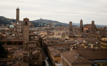 veduta di bologna