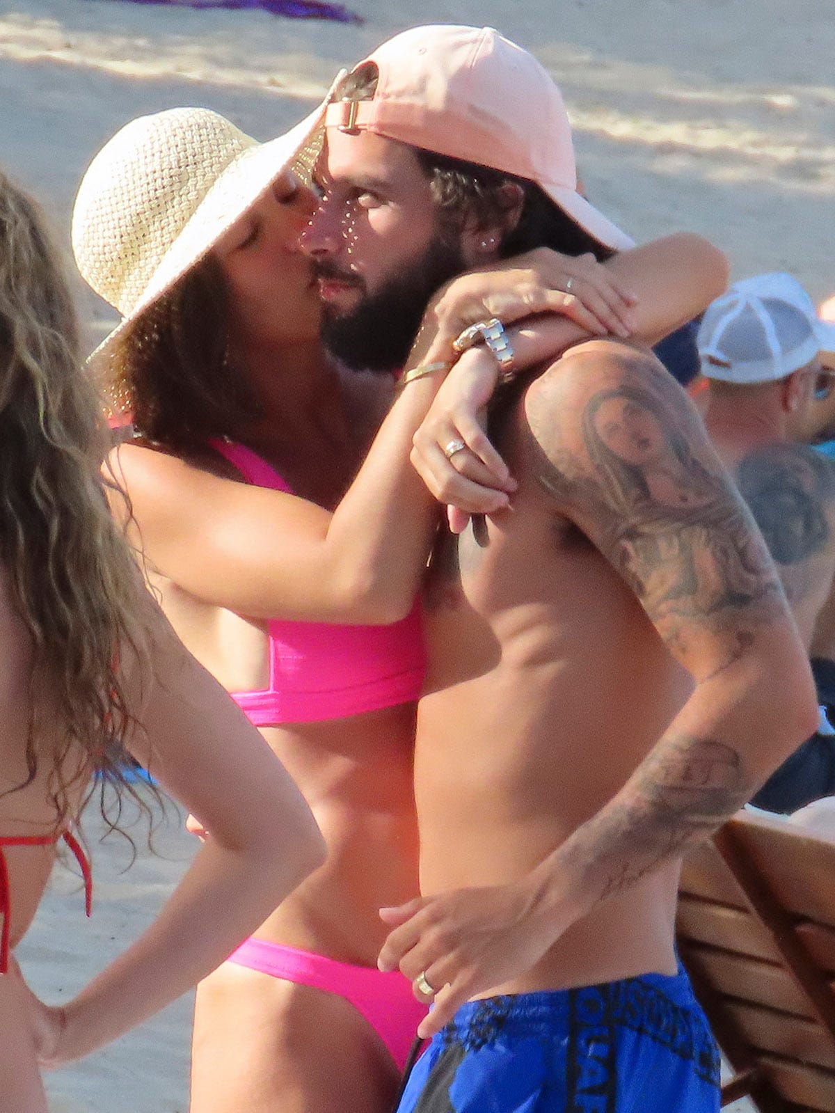 Jessica Bueno y Jota Peleteiro presumen de amor y tipazo en Ibiza