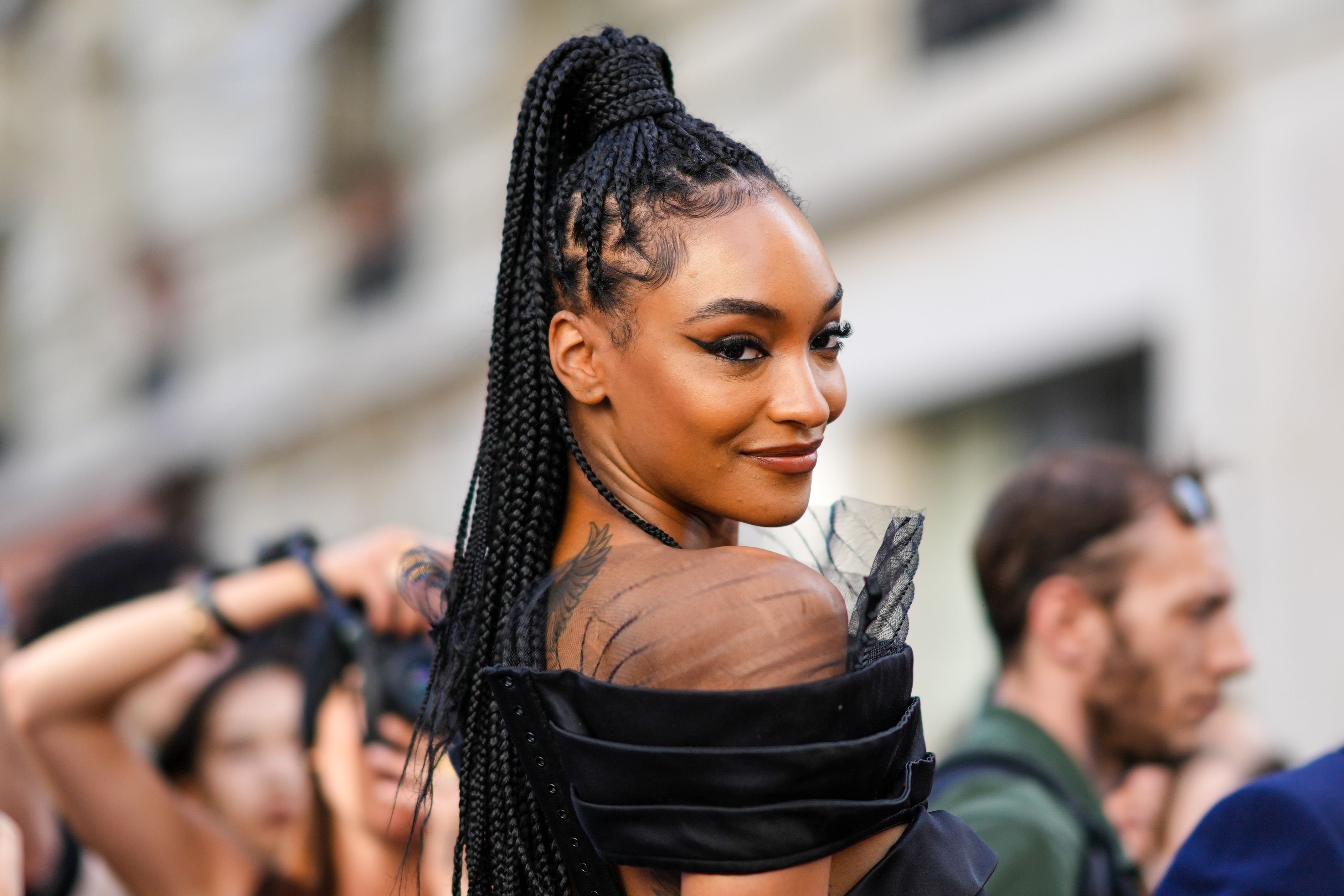 Can I get Box braids like this (maybe more braids) if I'm a male with  pretty thick hair that's wavy when dry and curly when wet? : r/Hair