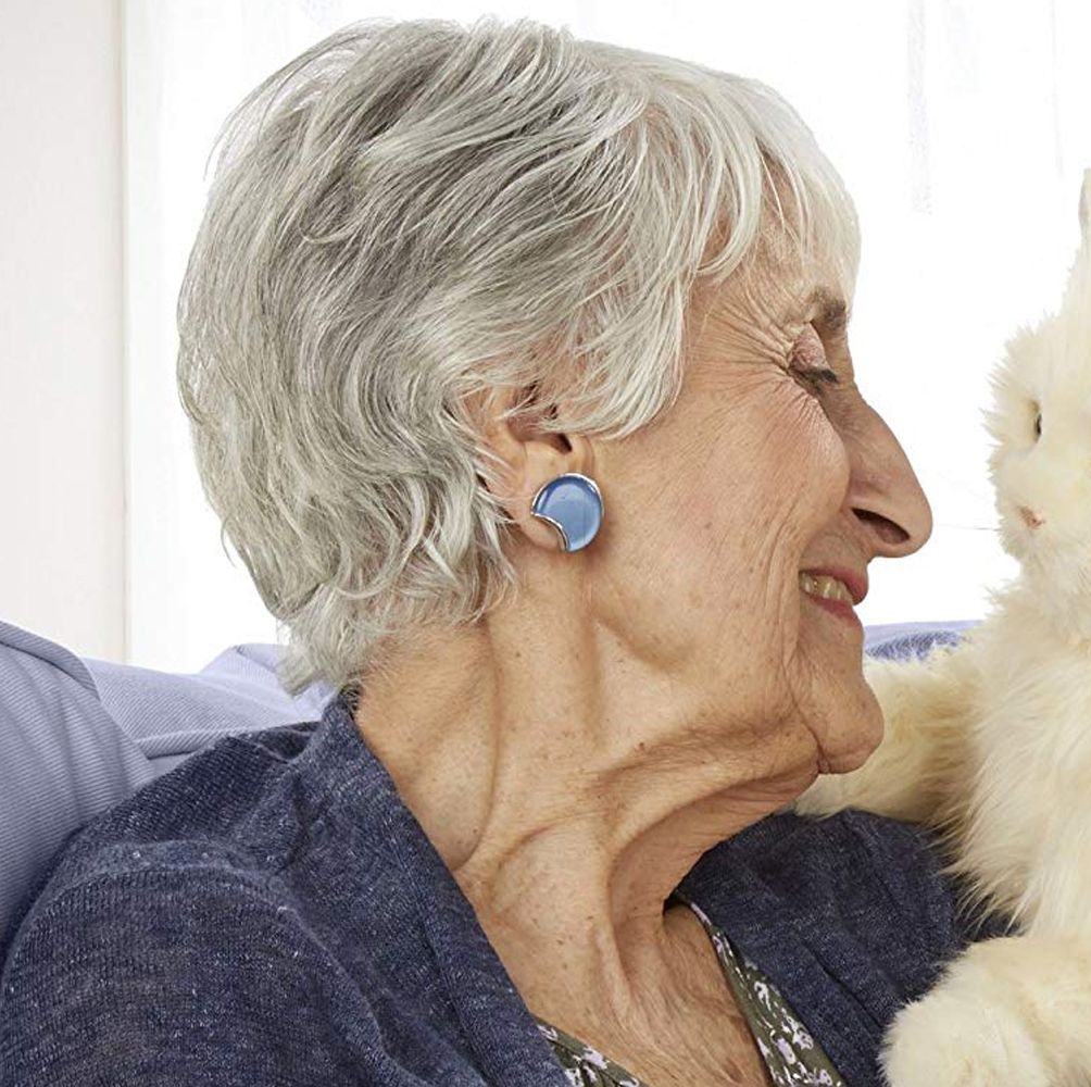 Robotic Pets Bring Comfort and Joy to Seniors with Dementia – DailyCaring
