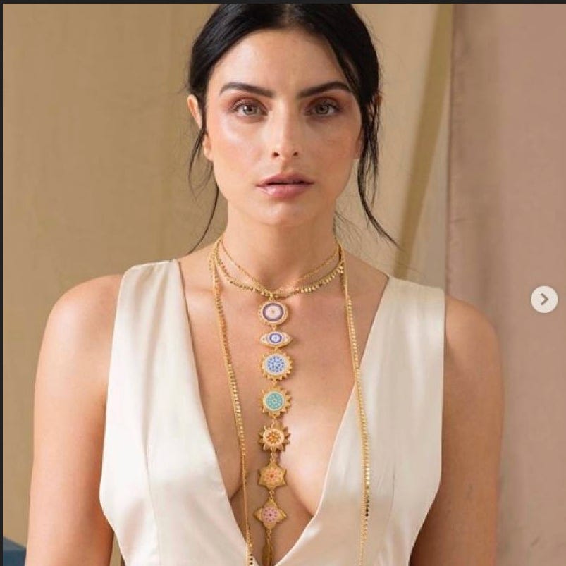 aislinn derbez joyas