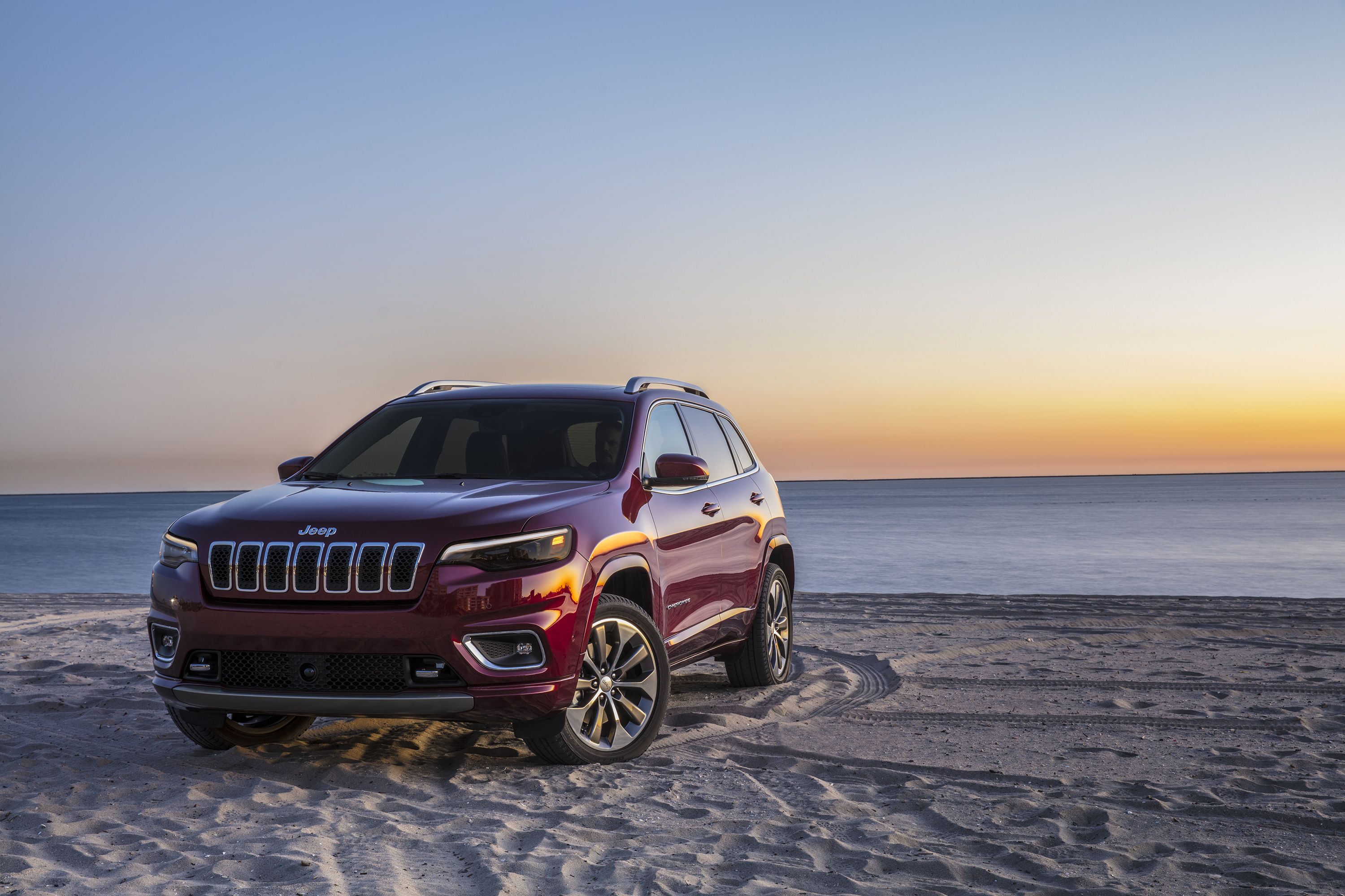 Гранд чероки 2019 года. Jeep Grand Cherokee Overland 2018. Jeep Cherokee 2020. Jeep Cherokee 2019 2.4. Джип Гранд Чероки 2019.