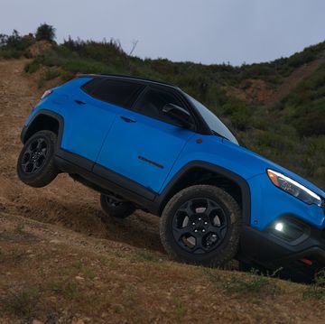 the new 2023 jeep® compass trailhawk 4x4 is powered by a standard 20 liter direct injection turbocharged inline four cylinder engine that delivers best in class standard 200 horsepower and 221 lb ft of torque paired with a standard eight speed transmission jeep active drive 4x4 system is standard on all compass models the jeep compass trailhawk is equipped with jeep active drive low 4x4 system with a class leading 201 crawl ratio