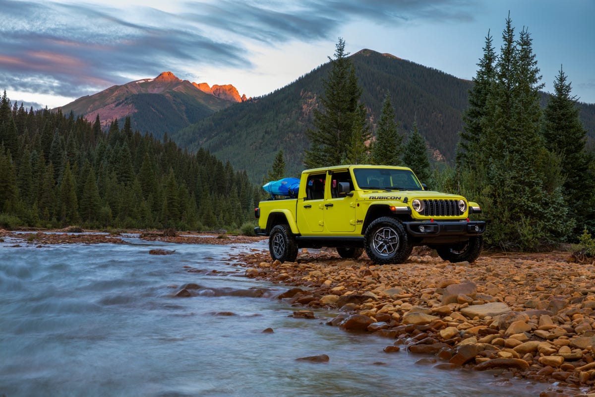 2024 Jeep Gladiator Gets the Wrangler's New Face