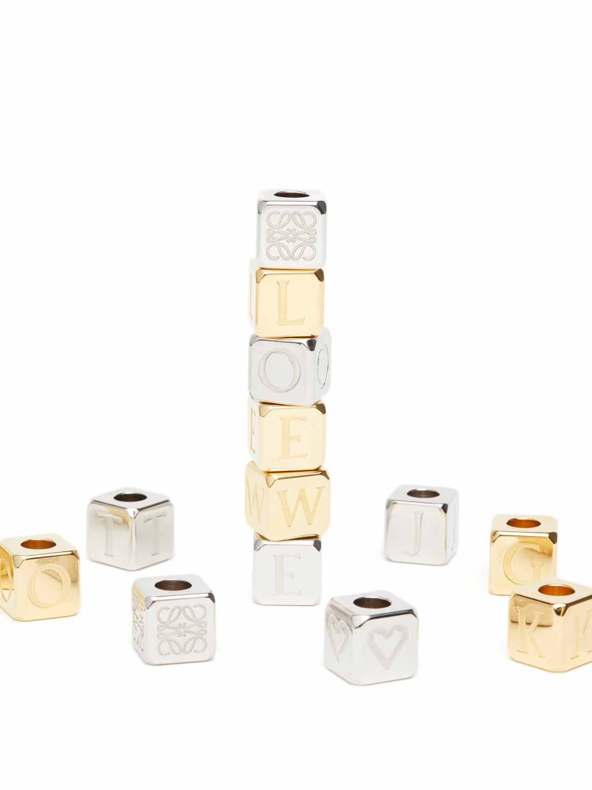 【未使用品】ロエベ　パーソナライズ　刻印　ダイスチャーム　イニシャル　A 未使用品】ロエベ パーソナライズ 刻印 ダイスチャーム