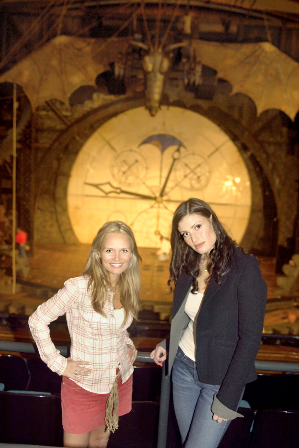 wicked11036lhjpg wicked the new wizard of oz musical will be starting at the curran theater at left is kristin chenoweth, playing glinda, and at right is idina menzel, playing elphaba shot on 5603 in san francisco liz hafa