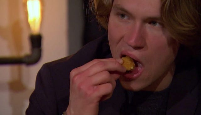 Eating, Nose, Mouth, Chin, Lip, Organ, Neck, Fun, Junk food, Finger, 