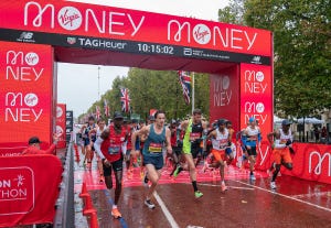 the athletes stream away from the start line on the mall for the elite mens race the historic elite only virgin money london marathon taking place on a closed loop circuit around st jamess park in central london on sunday 4 october 2020

photo jon super for virgin money london marathon

for further information medialondonmarathoneventscouk