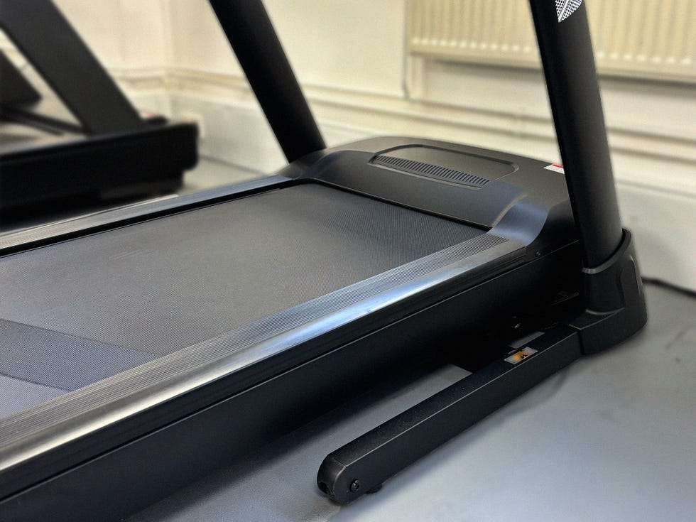 treadmill displaying key components and structure