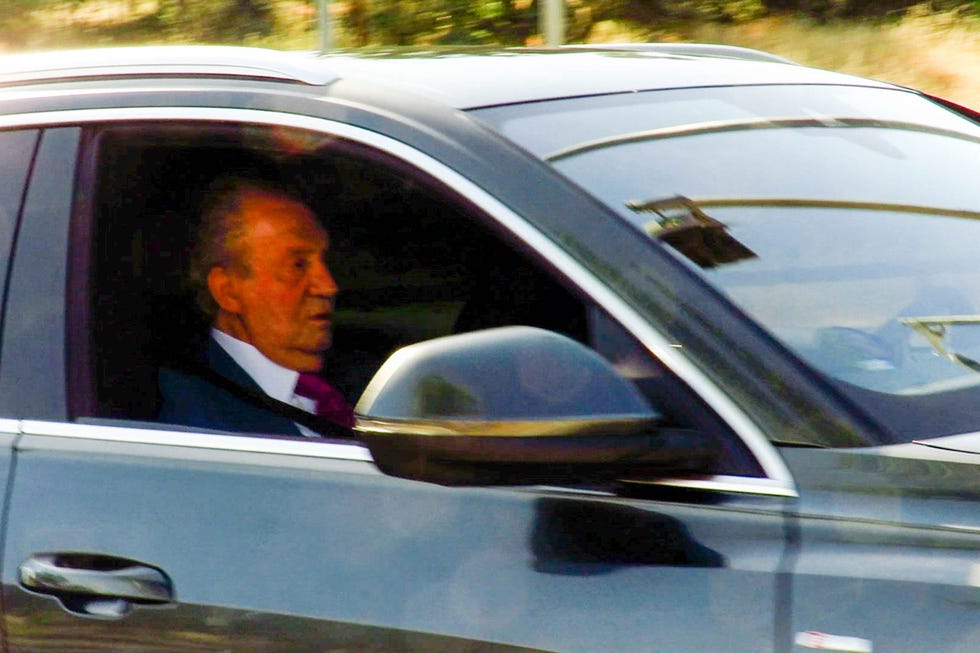 el rey juan carlos almuerza en zarzuela con su familia