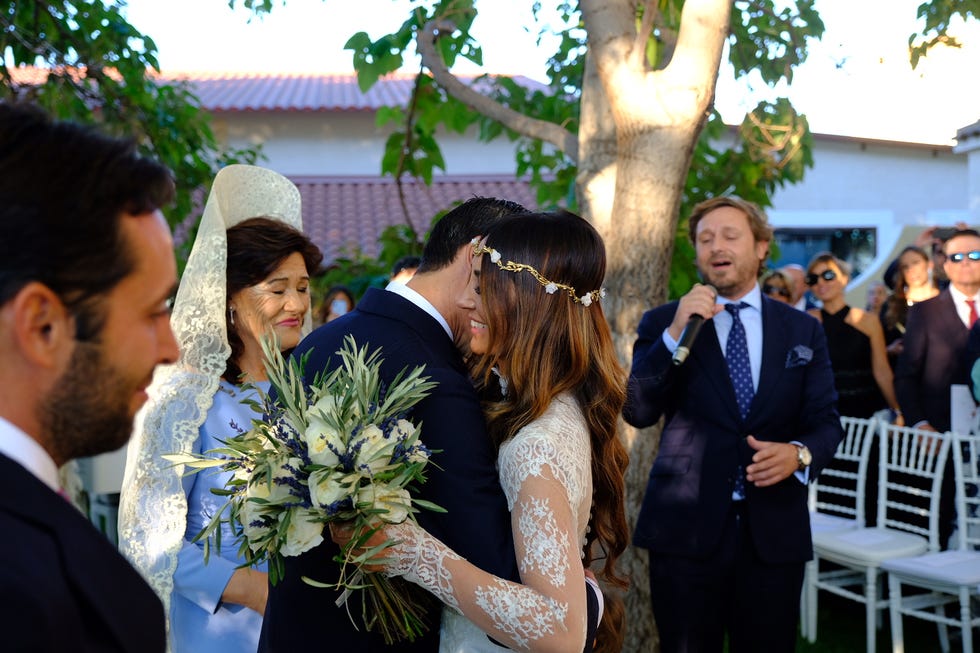 Photograph, Event, Ceremony, Marriage, Wedding, Tradition, Flower Arranging, Wedding dress, Floral design, Floristry, 