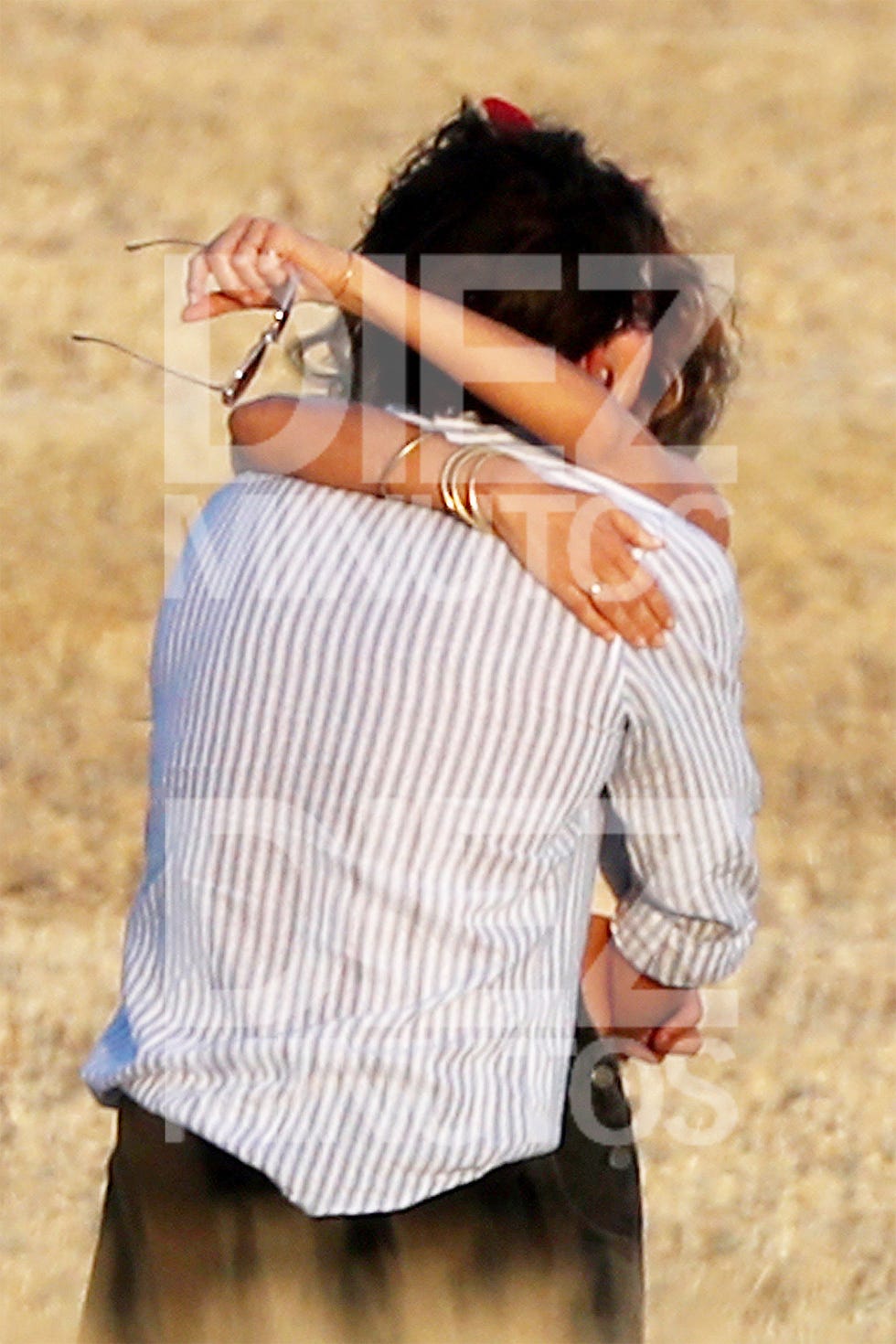 JUANA ACOSTA FELIZ JUNTO A SU NUEVO NOVIO, Oliver Sancho