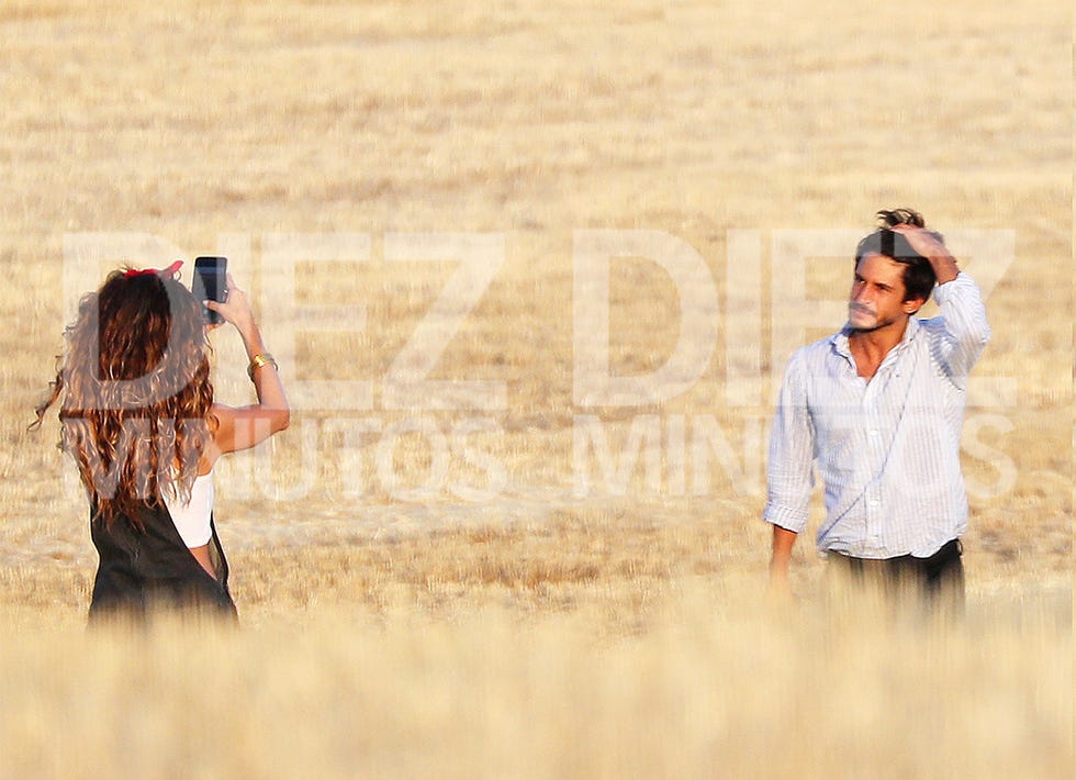 JUANA ACOSTA FELIZ JUNTO A SU NUEVO NOVIO, Oliver Sancho
