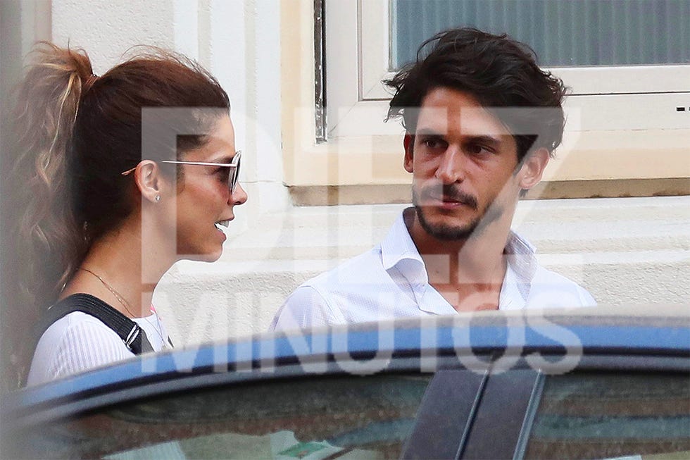 JUANA ACOSTA FELIZ JUNTO A SU NUEVO NOVIO, Oliver Sancho