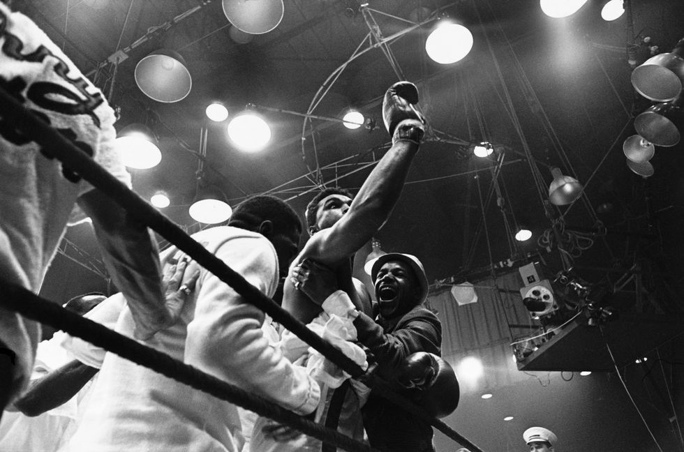 cassius clay wins world heavyweight title
