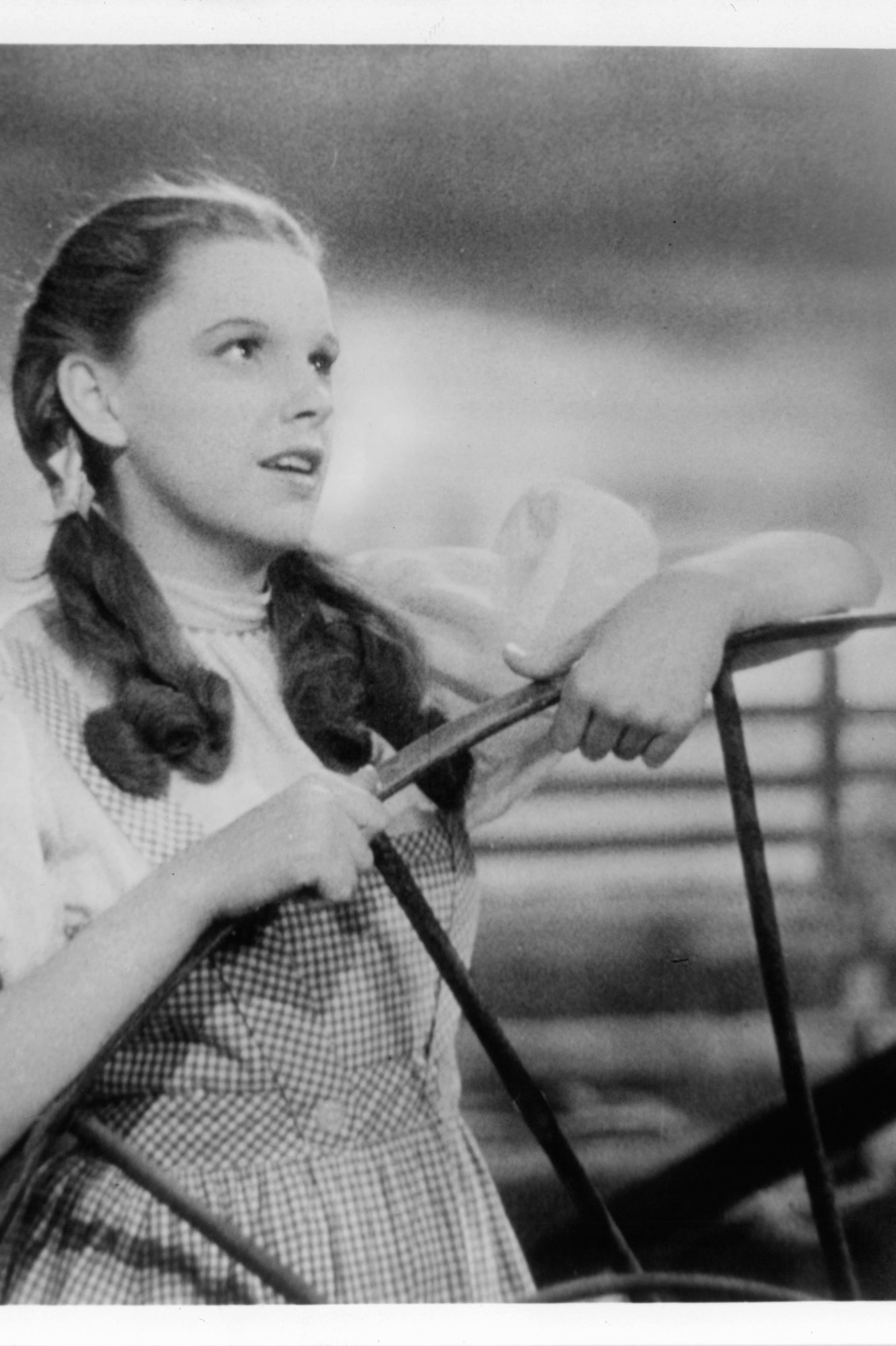 judy garland wizard of oz black and white