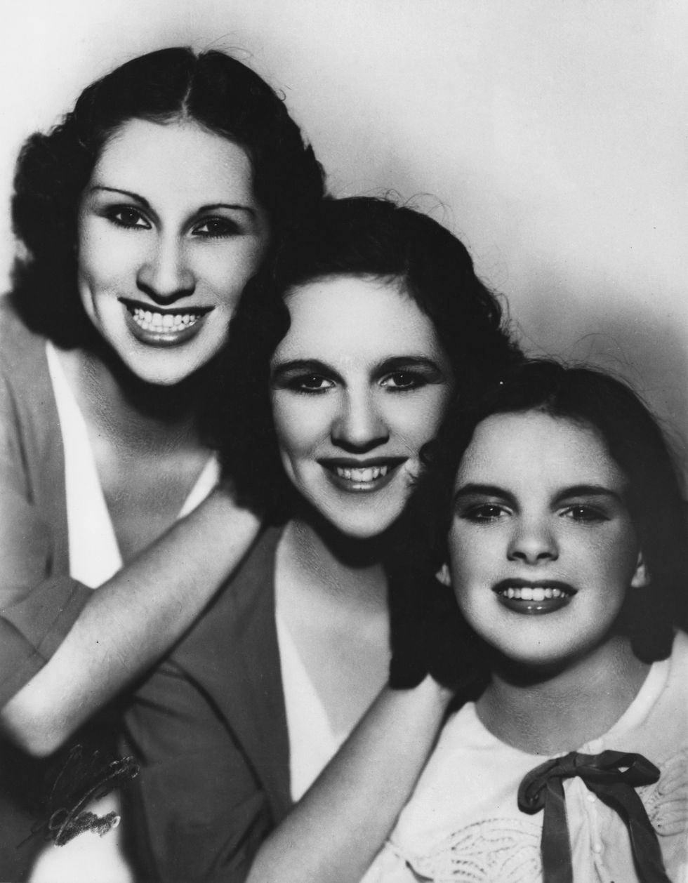 american actress and singer judy garland 1922   1969 with her sisters in a promotional portrait for their musical trio the gumm sisters, circa 1935 from left to right, mary jane gumm, aka suzy or suzanne 1915   1964, dorothy virginia gumm, aka jimmie 1917   1977 and frances ethel gumm later judy garland  photo by pictorial paradearchive photosgetty images