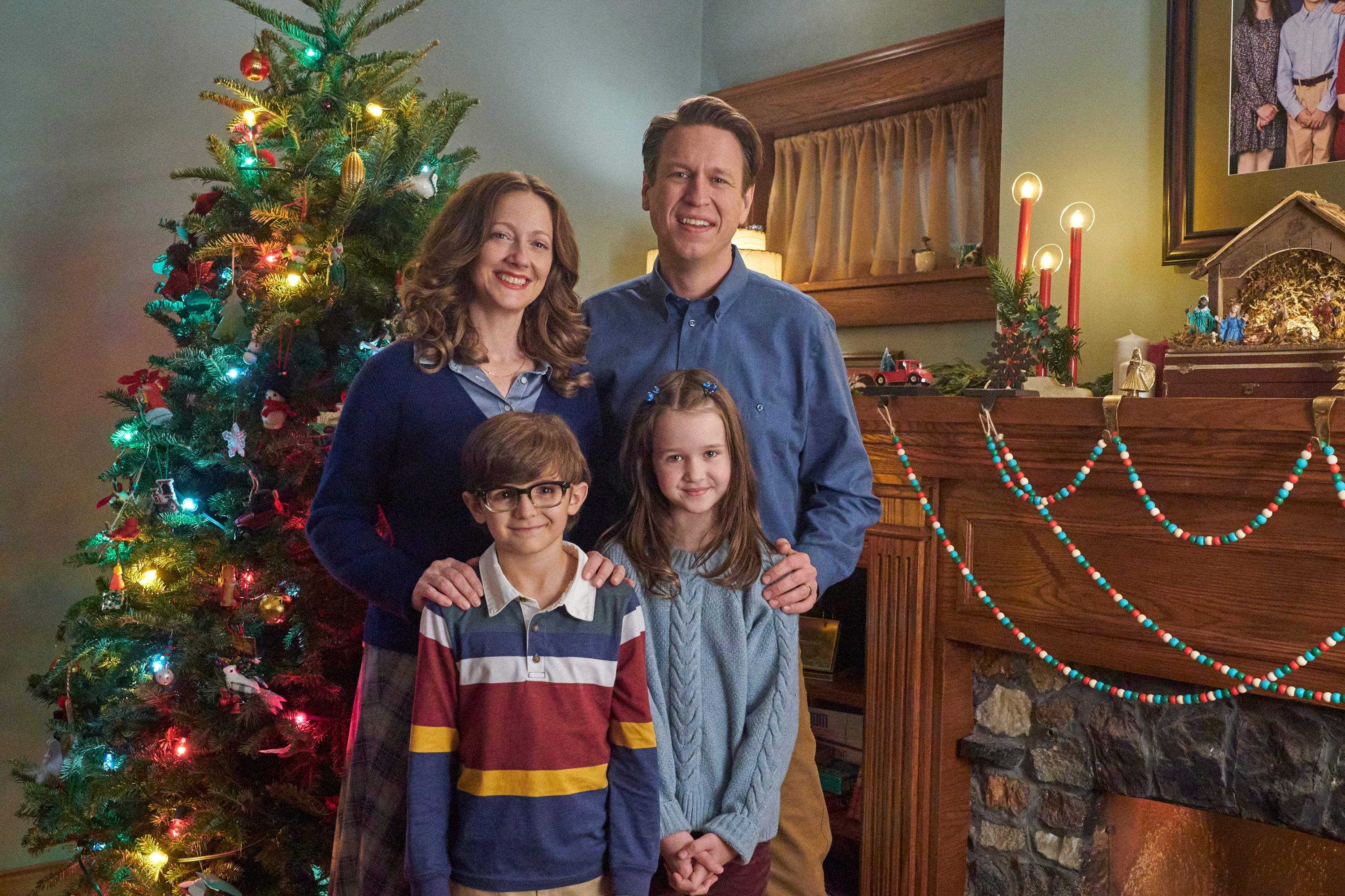 Gilmore Girls star Lauren Graham's Christmas movie gets new trailer