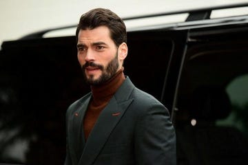 cemal agradece a ugur que quiera ser el donante de ahmet, mientras que el pequeño afronta su enfermedad con entereza