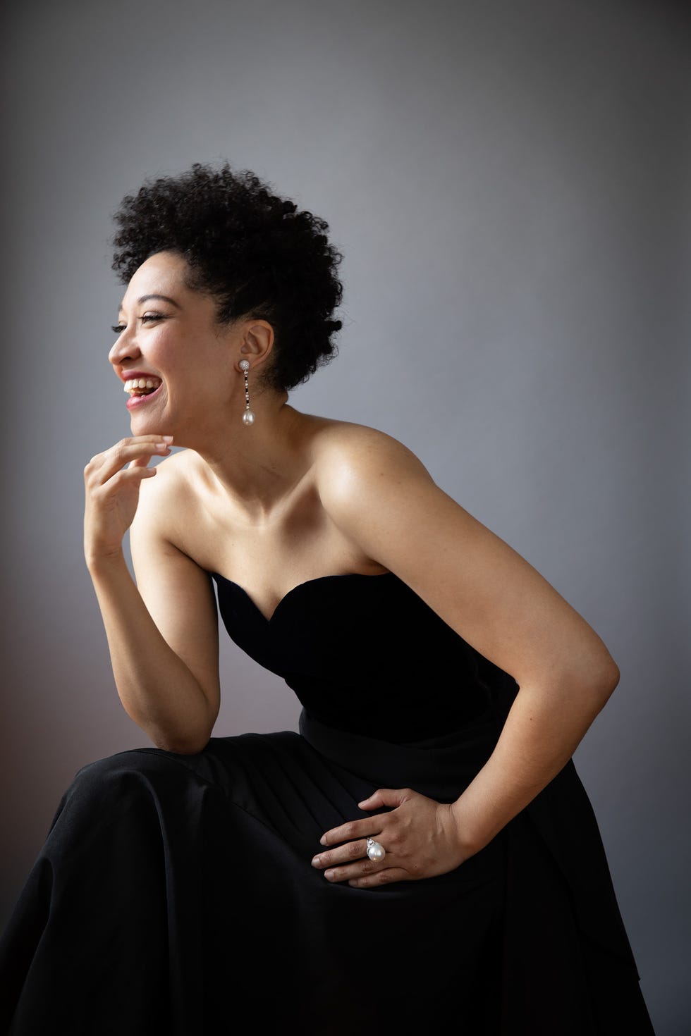 retratos da vocalista julia bullock, 21c media group inc.