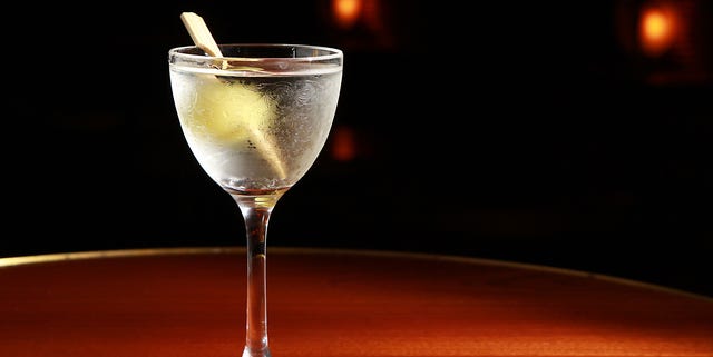 Drink, Classic cocktail, Alcoholic beverage, Champagne cocktail, Martini glass, Stemware, Cocktail, Distilled beverage, Champagne stemware, Wine cocktail, 