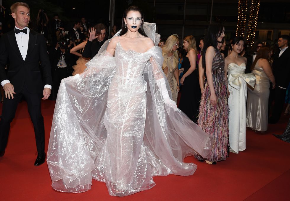カンヌ国際映画祭　ネイキッドドレス　レッドカーペットドレス