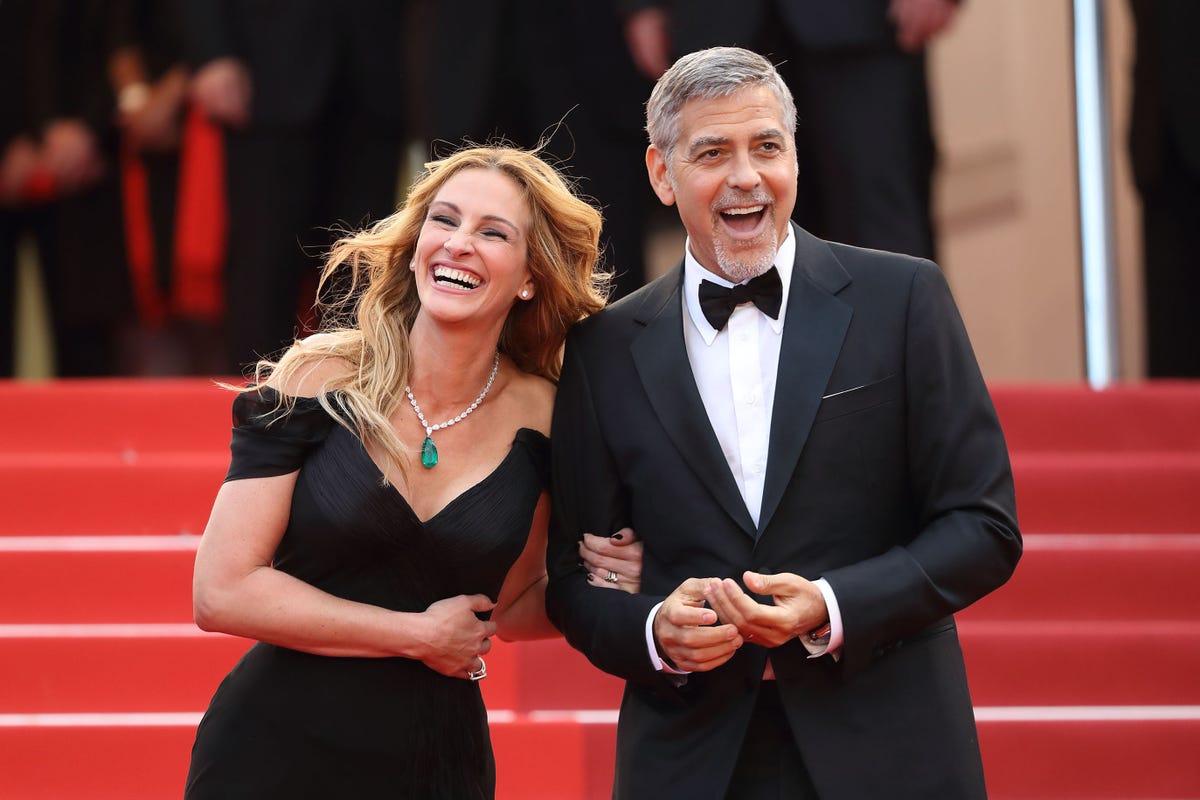 Julia Roberts and George Clooney Star in Romantic Comedy 'Ticket