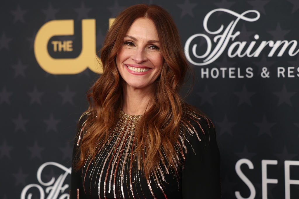 Julia Roberts debuts a seventies-style fringe on the red carpet
