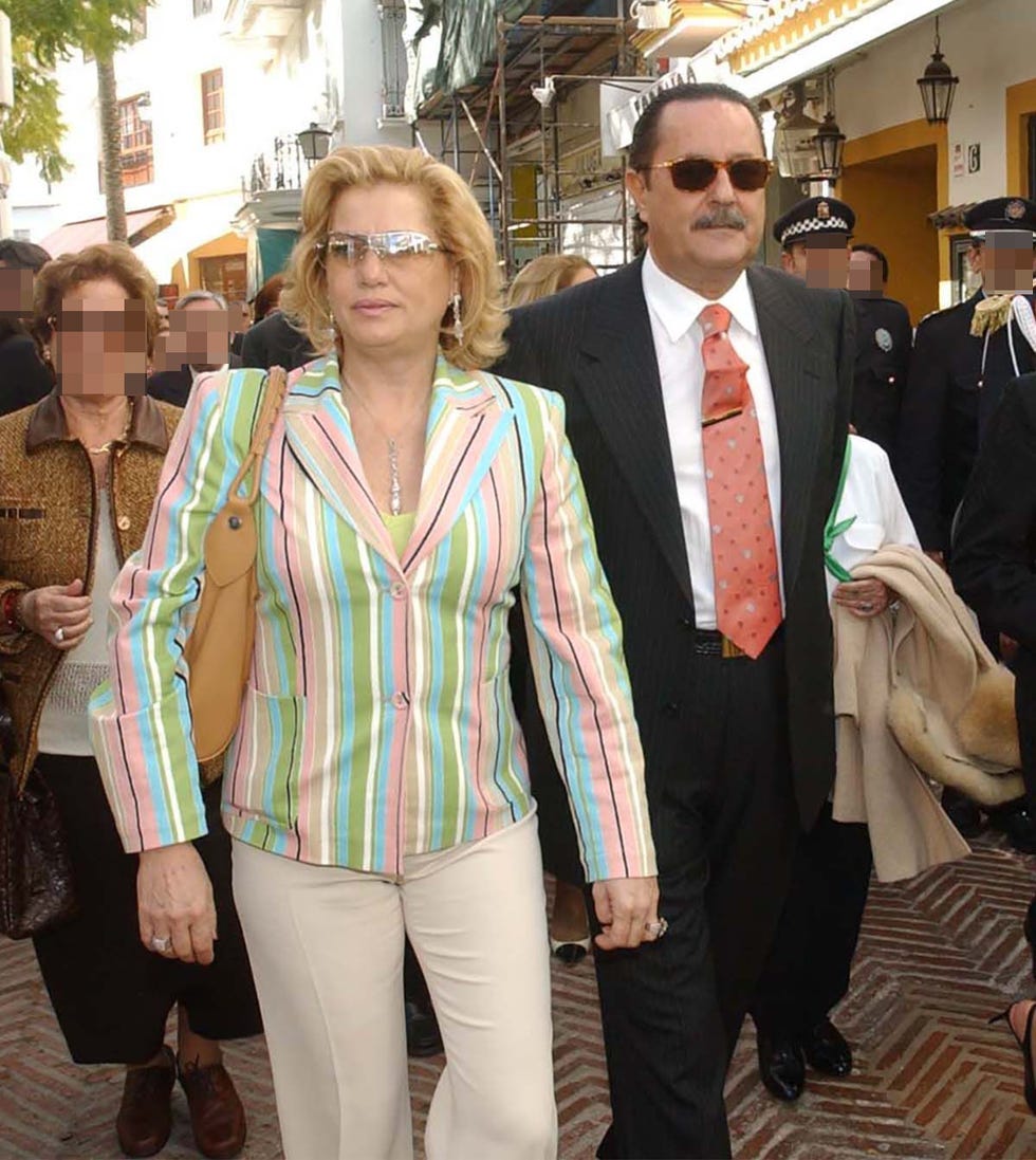 julian munoz y mayte zaldivar en una imagen de archivo paseando por la calle