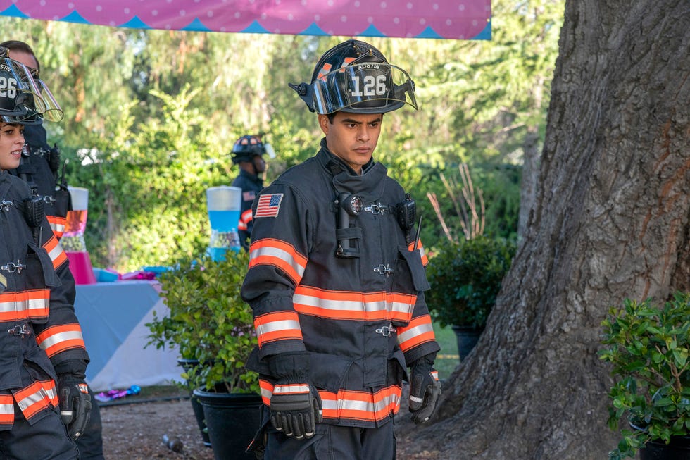 Meet the 9-1-1 Lone Star Cast - 9-1-1 Lone Star Season 2 Cast Changes - 911 Lone Star Cast Season 2 Episode 1