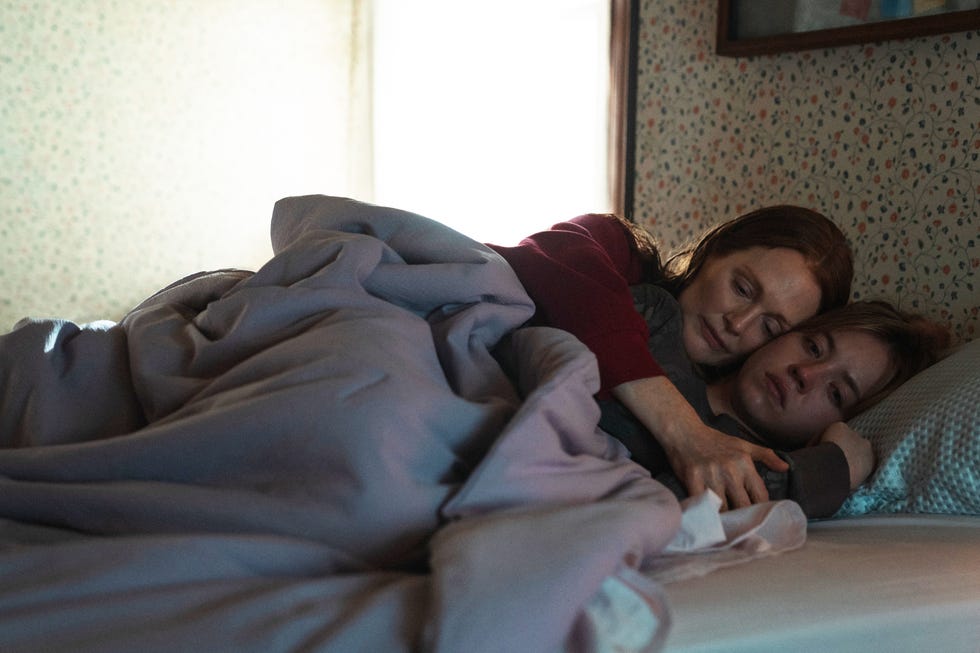 julianne moore, sydney sweeney, echo valley