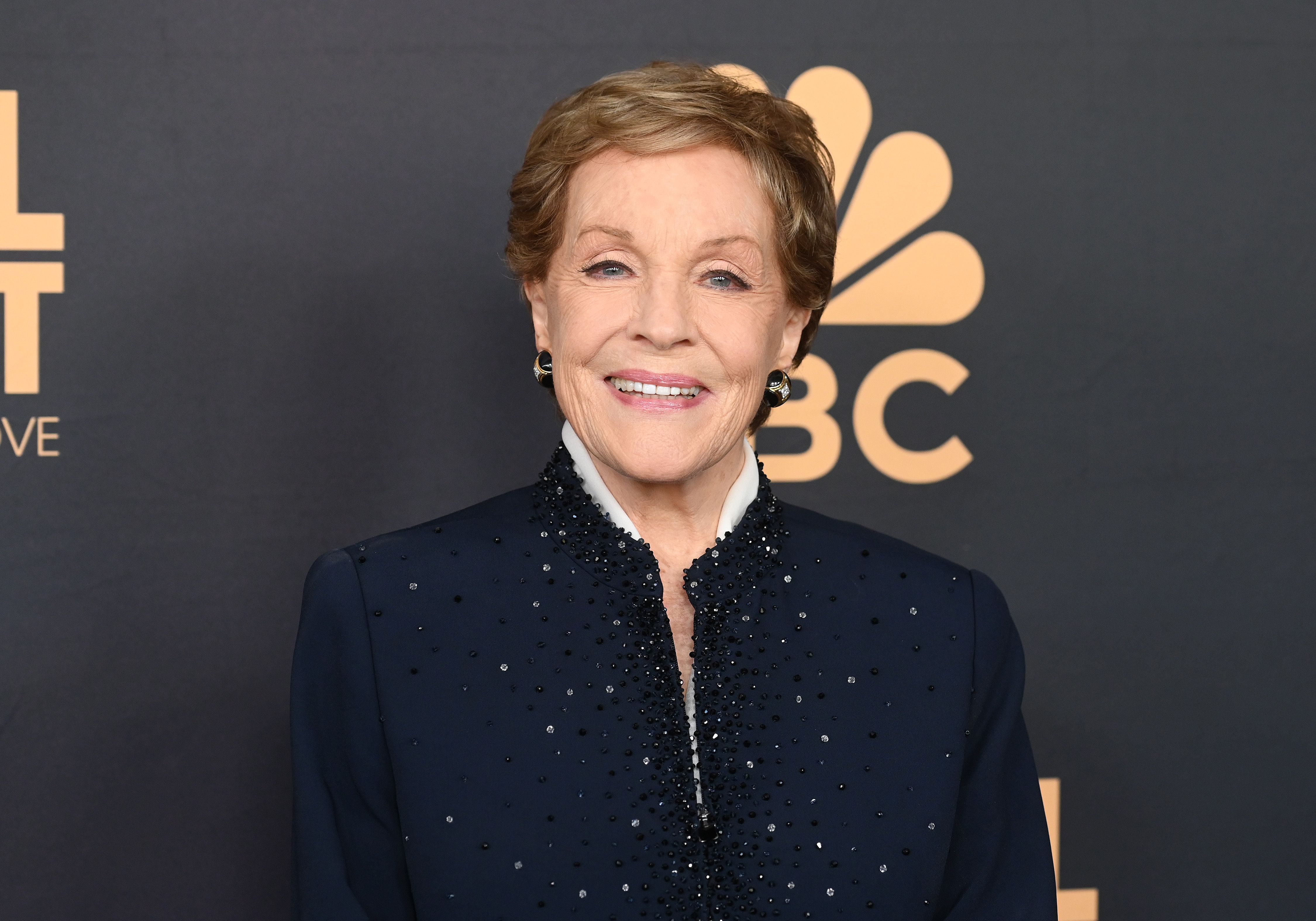 Julie Andrews: Biography, Actor, Singer, Academy Award Winner