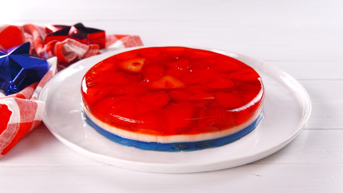 preview for Make This 4th Special With This GIANT Jell-O Shot