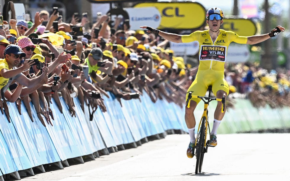 wout van aert stage 4 yellow jersey