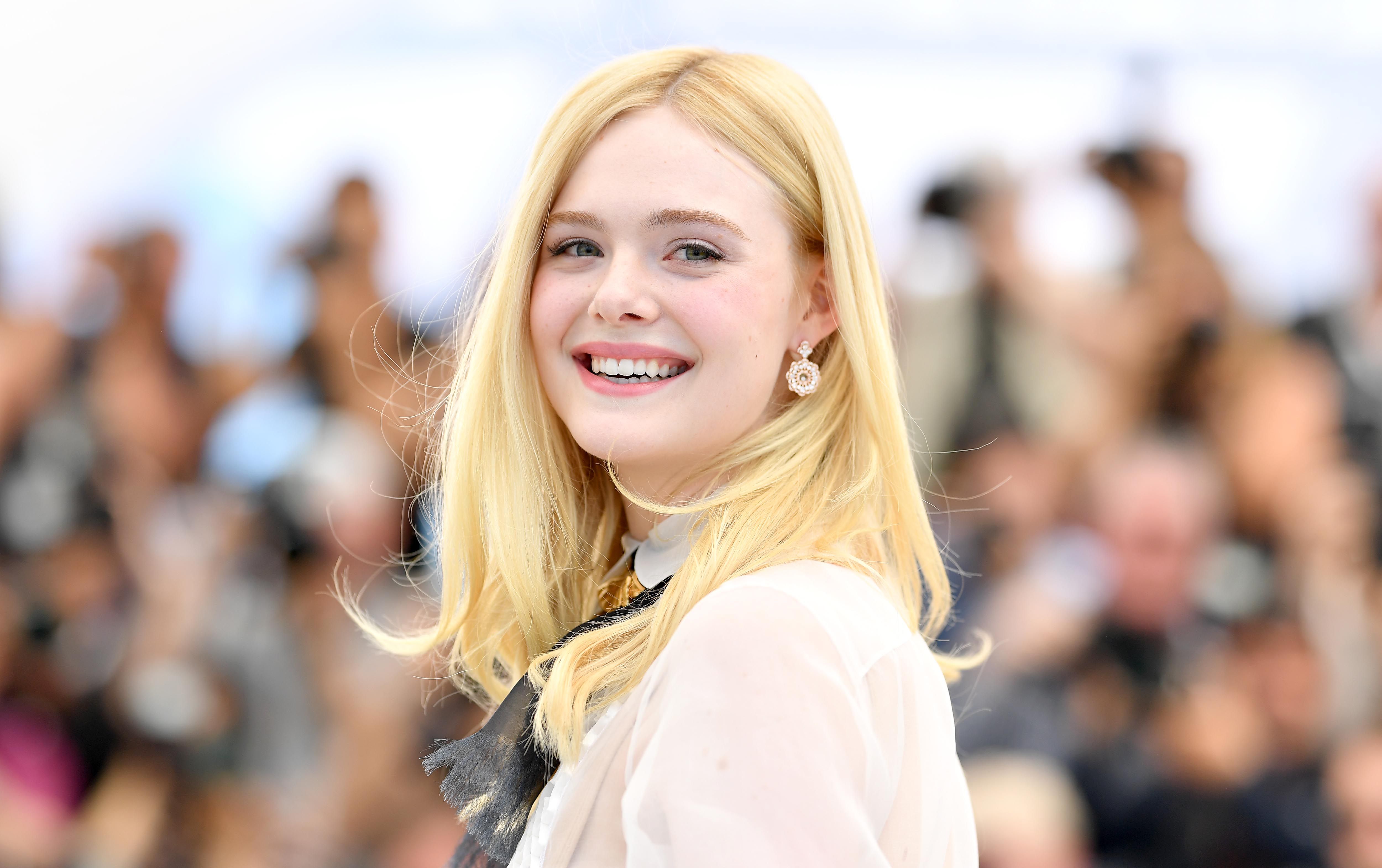 Elle Fanning perfectly blended the corset and baggy trousers