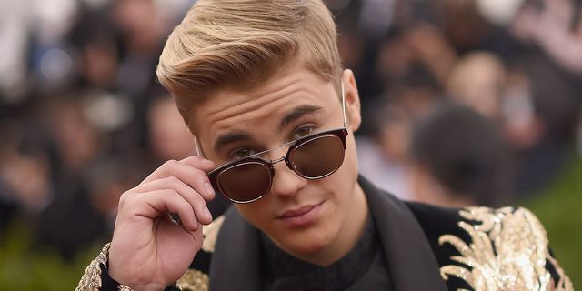 Eyewear, Hair, Glasses, Sunglasses, Cool, Hairstyle, Eyebrow, Vision care, Blond, Nose, 