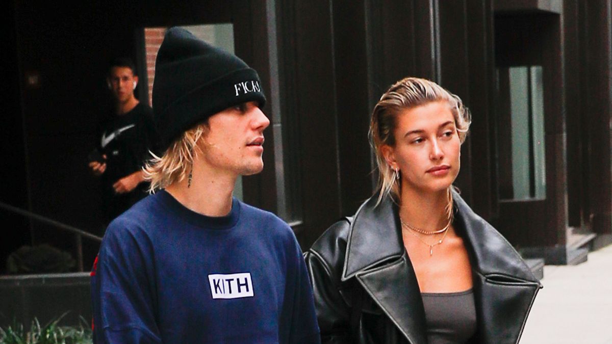 Hailey Baldwin - Out And About on Looklive