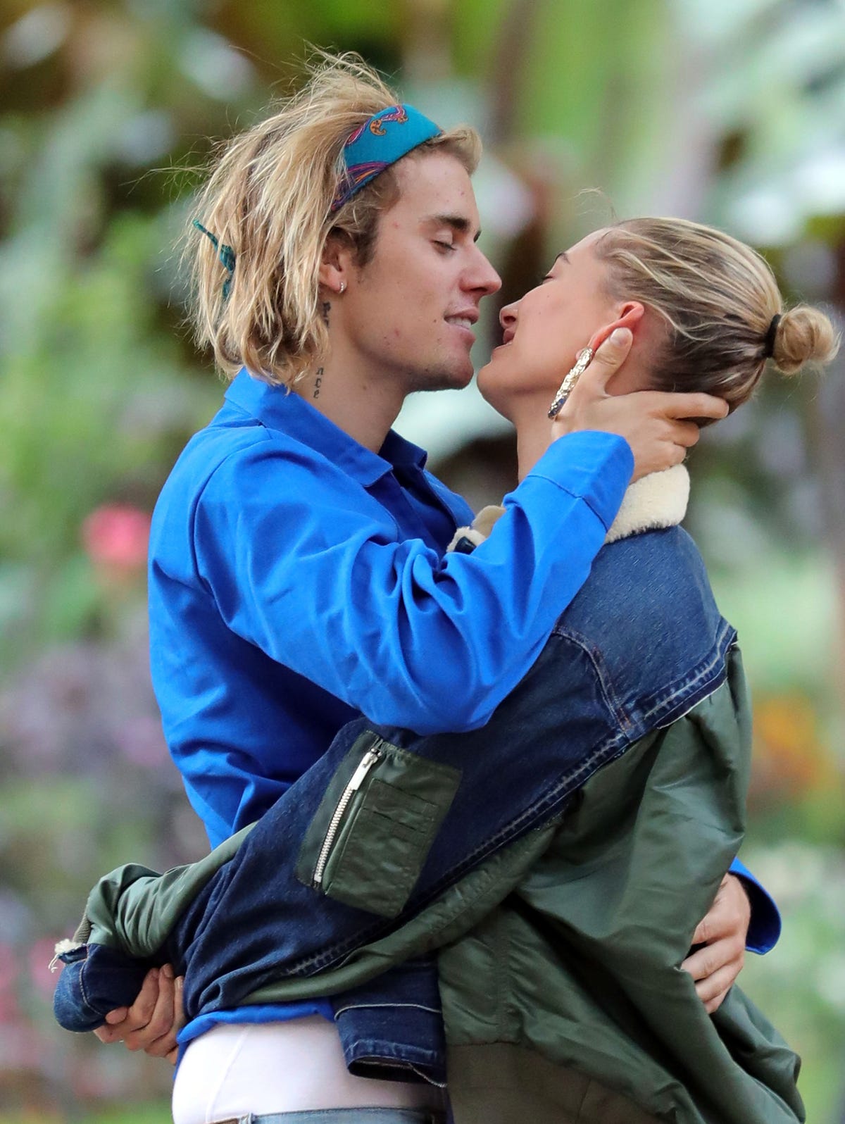 A camera-shy Justin Bieber and Hailey Baldwin eat lunch at Urth Cafe  Featuring: Justin Bieber Where: Los Angeles, California, United States  When: 21 Jan 2015 Credit: WENN.com Stock Photo - Alamy